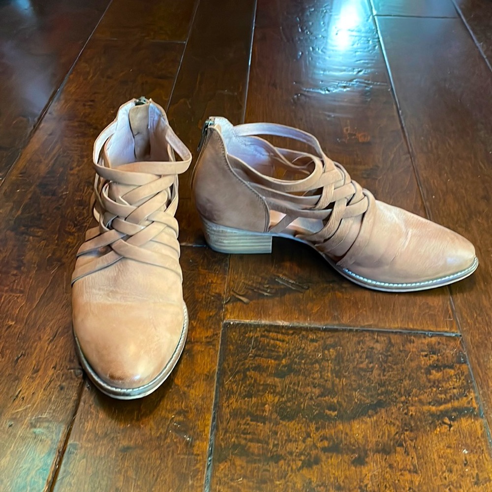 Seychelles strapping leather bootie unique